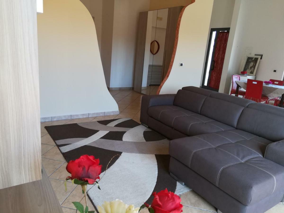 Вилла Dolce Casa Sara Collemeto Экстерьер фото